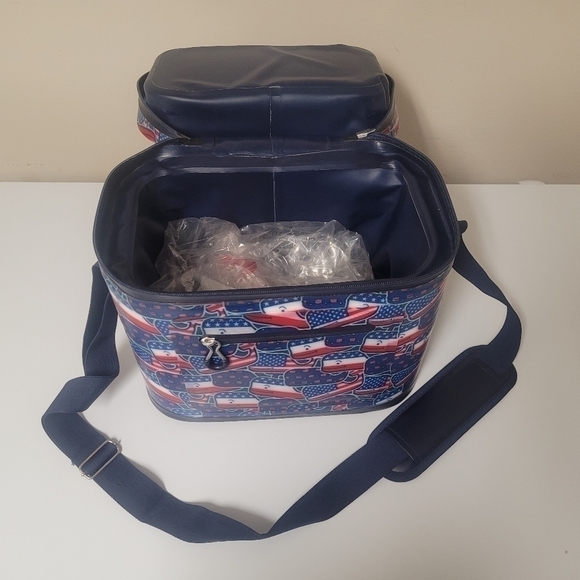 Vineyard Vines  Whale and USA Flag Red White & Blue 12 Can Cooler NWT - Picture 4 of 12